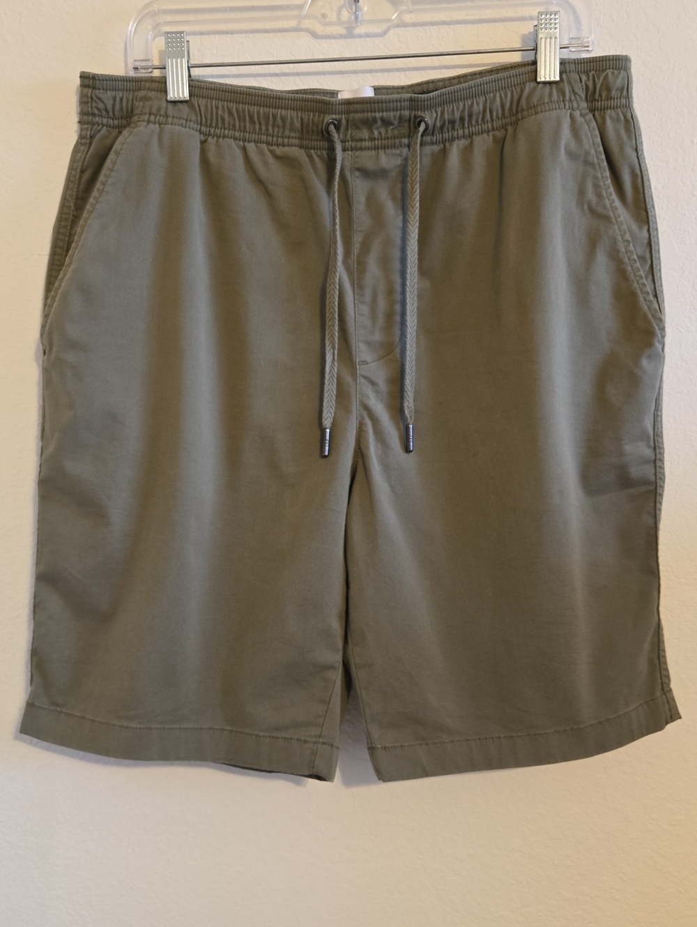 GAP Olive Drawstring Jogger Shorts - Medium